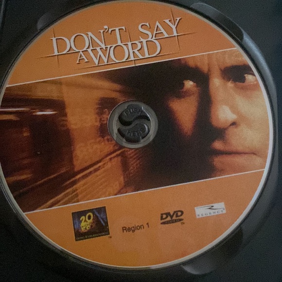 (2) Michael Douglas Movies! Basic Instinct & Don’t Say A Word - Picture 8 of 9